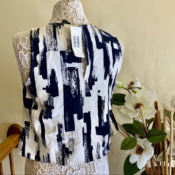 Aqua woman’s short ruffle hem sleeveless top sz M - Picture 3 of 3